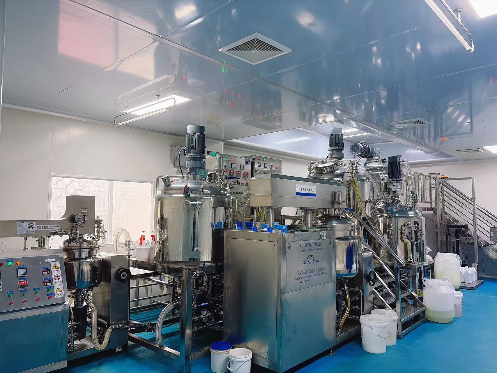 Vacuum homogenizing emulsification equipment at Duomeili